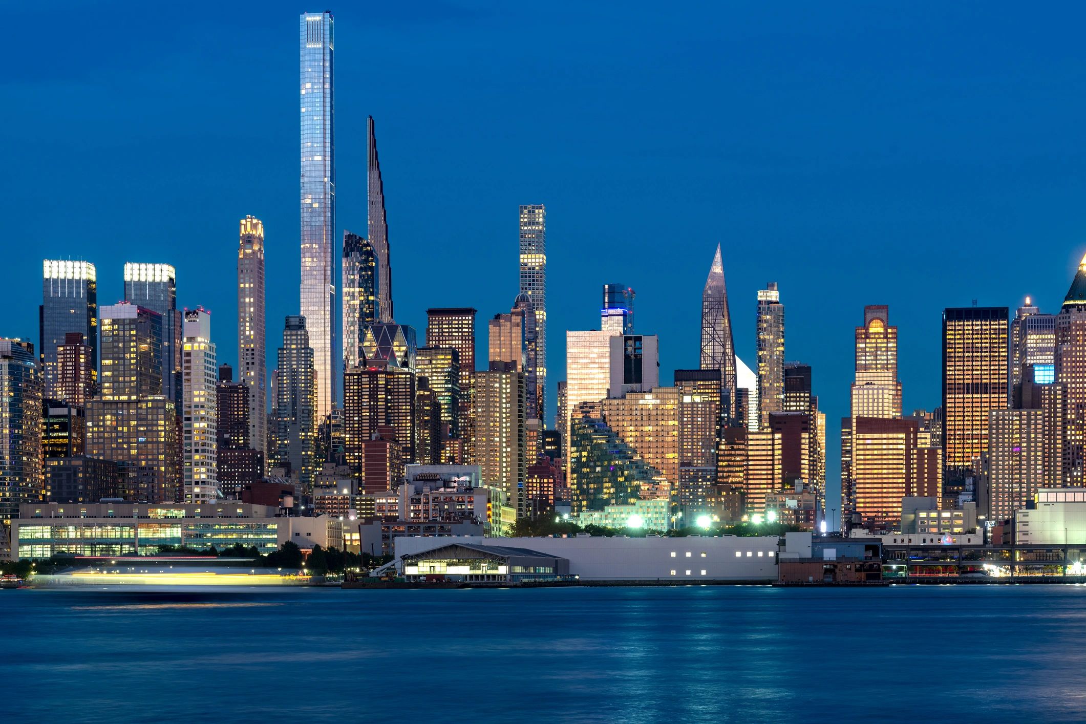 Midtown Manhattan skyline at night